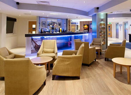 holiday inn express portsmouth bar