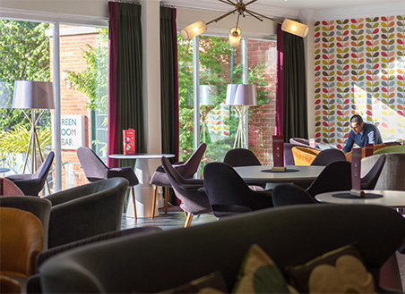 lincoln hotel lounge